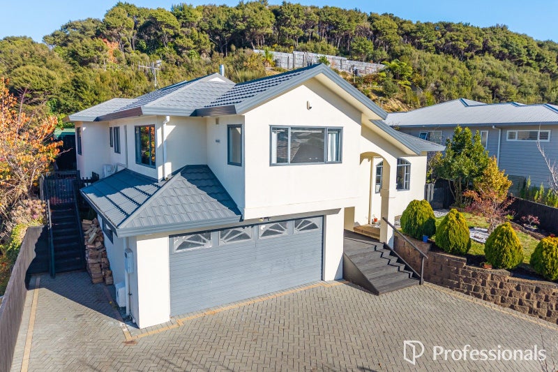 15 Kawatiri Grove, Wainuiomata, Lower Hutt - Carousel 1