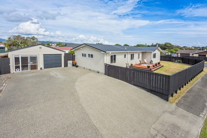 21 Reeves Street, Waikanae Beach, Waikanae - Carousel 1