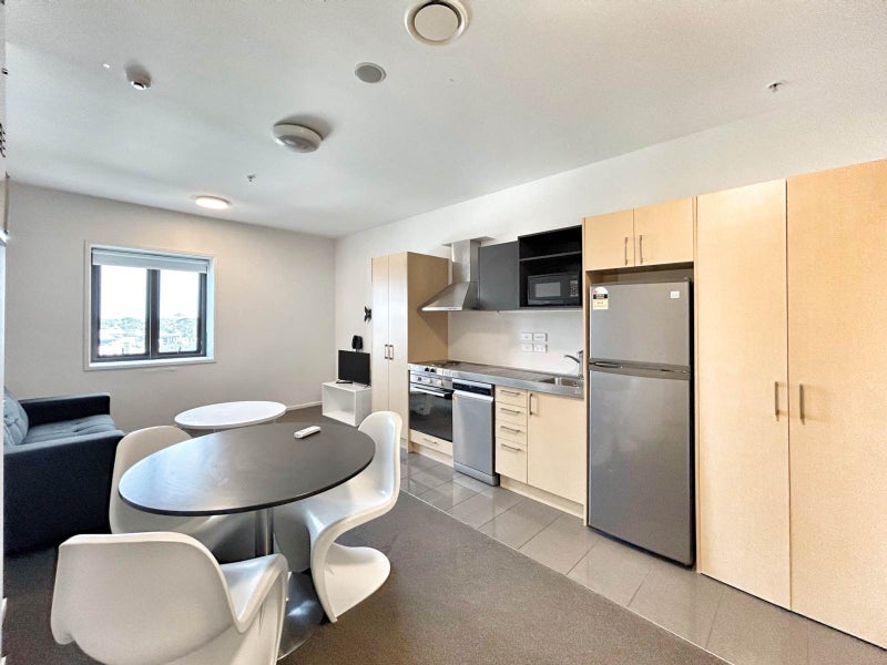 608/17 Putney Way, Manukau, Auckland - Carousel 1