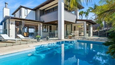 5 Castor Bay Road, Castor Bay, Auckland - Carousel 1