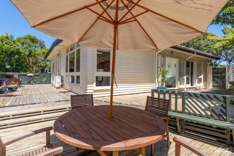6 Ardal Grove, Tirohanga, Lower Hutt - Carousel 1