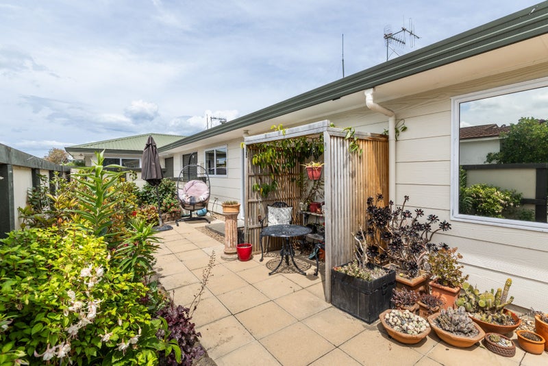 1/84 KING ST, TARADALE, NAPIER - Carousel 1