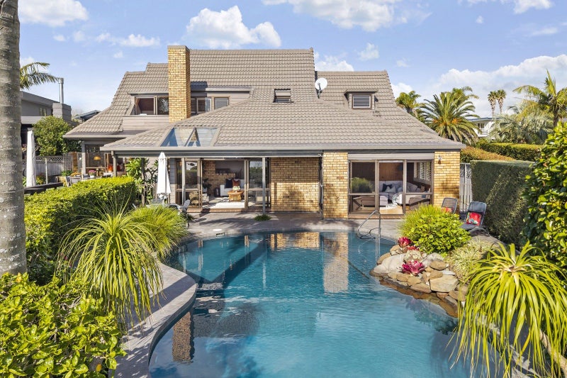 23 Clyside Avenue, Half Moon Bay, Manukau City, Auckland - Carousel 1