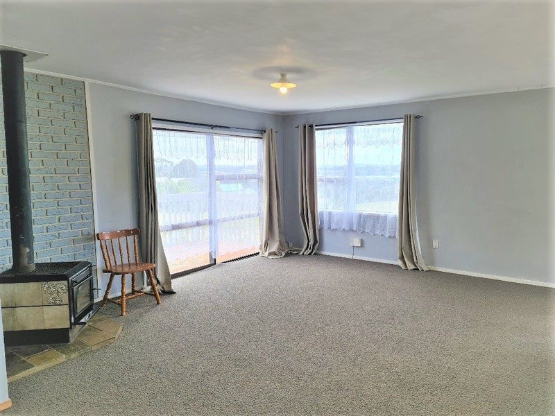 28 Beauchamp Drive, Massey, Auckland - Carousel 2