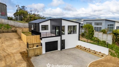 28A Kaitangata Crescent, Kelson, Lower Hutt - Carousel 1