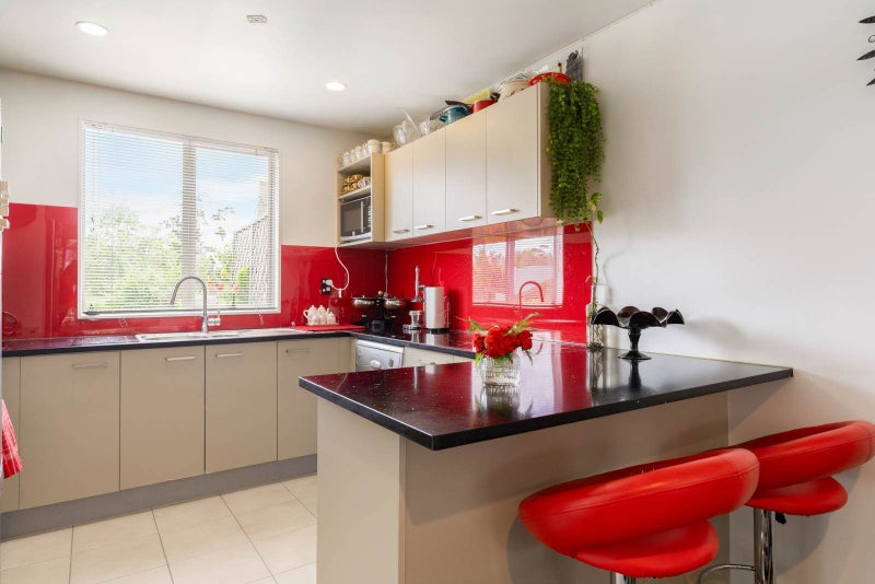 30 Albionvale Road, Glen Eden, Auckland - Carousel 17