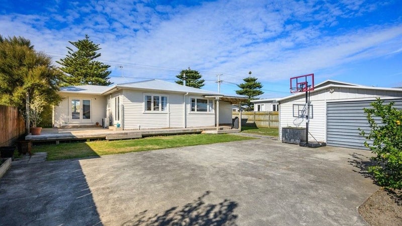 11 Ngaire Street, Longburn, Palmerston North - Carousel 1