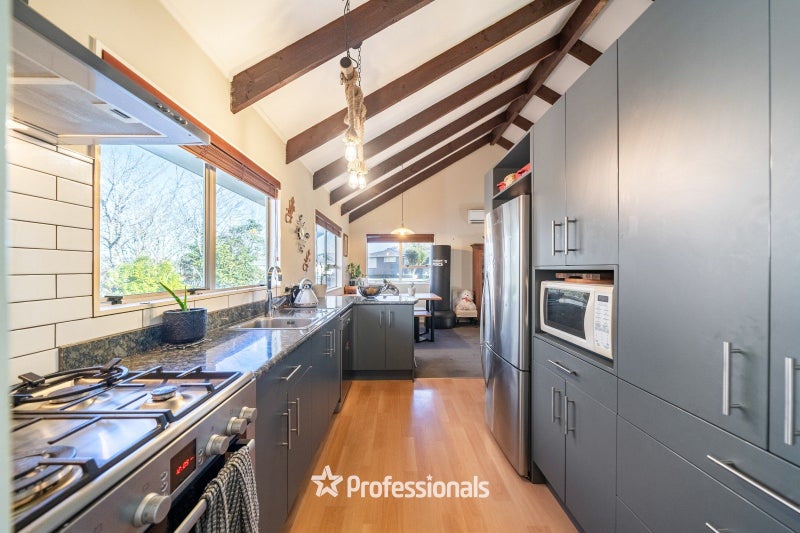 60 Larchmont Grove, Totara Park, Upper Hutt - Carousel 1