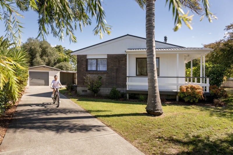 2 Novelle Grove, Papamoa Beach, Papamoa - Carousel 1