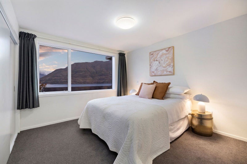 8B Moss Lane, Sunshine Bay, Queenstown - Carousel 1