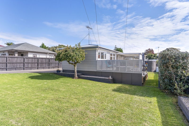 10 Bell Road, Beachlands, Auckland - Carousel 1