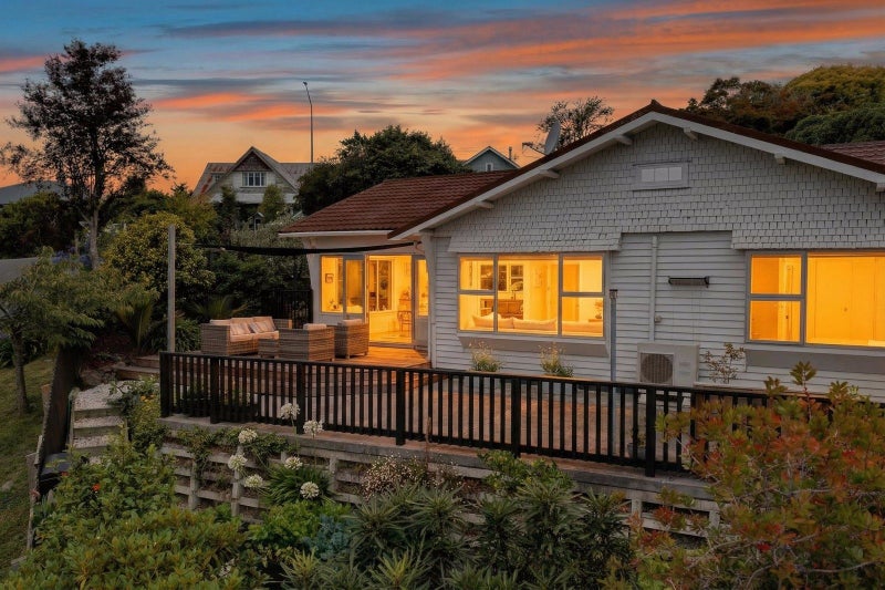 1/22 Hackthorne Road, Cashmere, Christchurch - Carousel 1