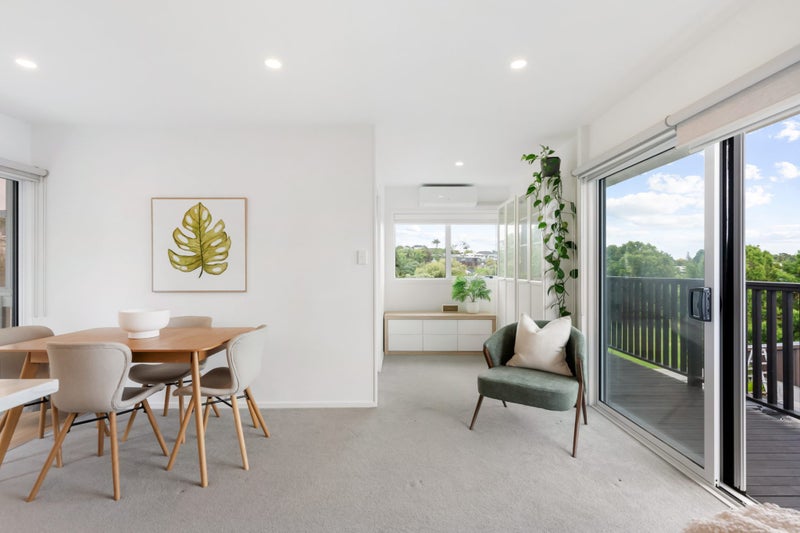 2/37 Ripon Crescent, Meadowbank, Auckland - Carousel 1