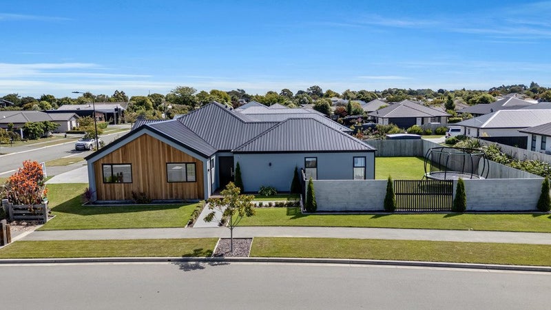 1 Hamlett Drive, Woodend, Woodend - Carousel 1