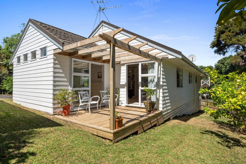 2/28 Niccol Avenue, Narrow Neck, Auckland - Carousel 1