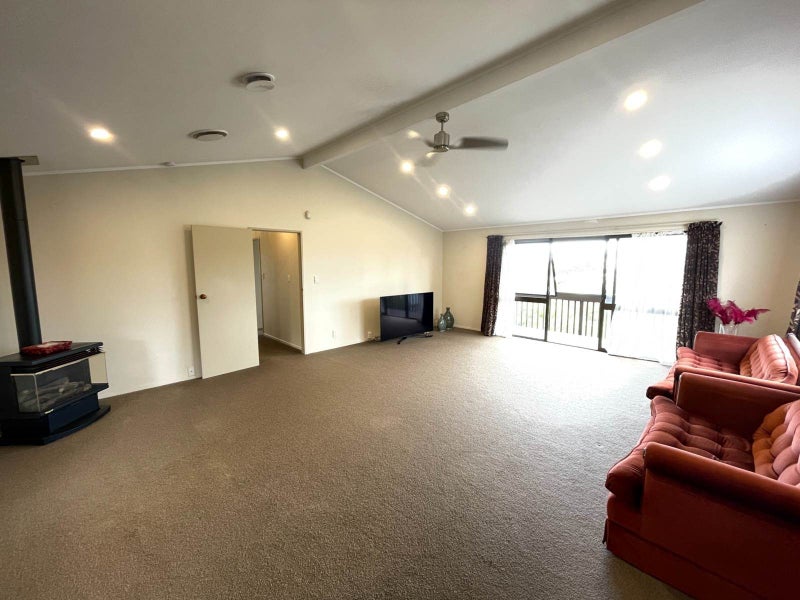 19 Melia Grove, Goodwood Heights, Auckland - Carousel 2