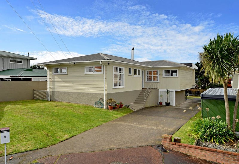 9 Khandallah Place, New Windsor, Auckland - Carousel 1
