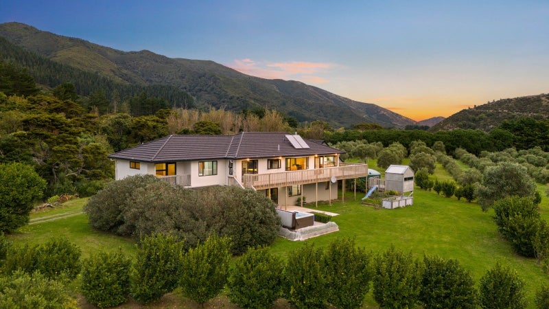 1276 Coast Road, Wainuiomata, Lower Hutt, Wellington - Carousel 2