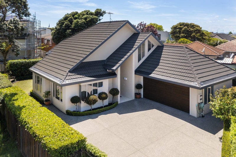 17A Thurston Place, Bucklands Beach, Auckland - Carousel 1