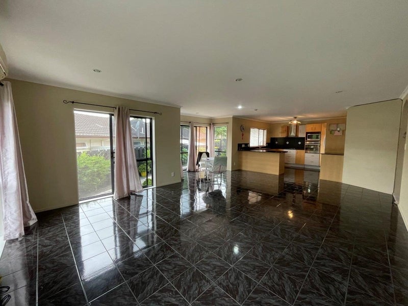 3 Carnelian Court, Westgate, Auckland - Carousel 1