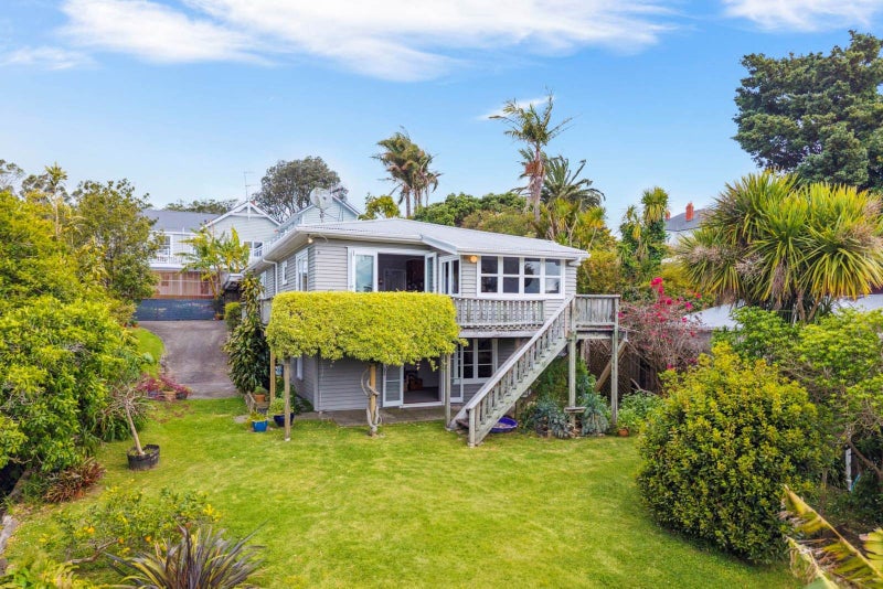 32 Maritime Terrace, Birkenhead, Auckland - Carousel 1