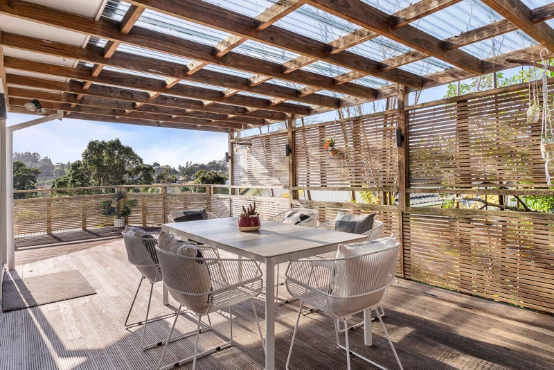 14 Roick Parade, Glen Eden, Auckland - Carousel 1