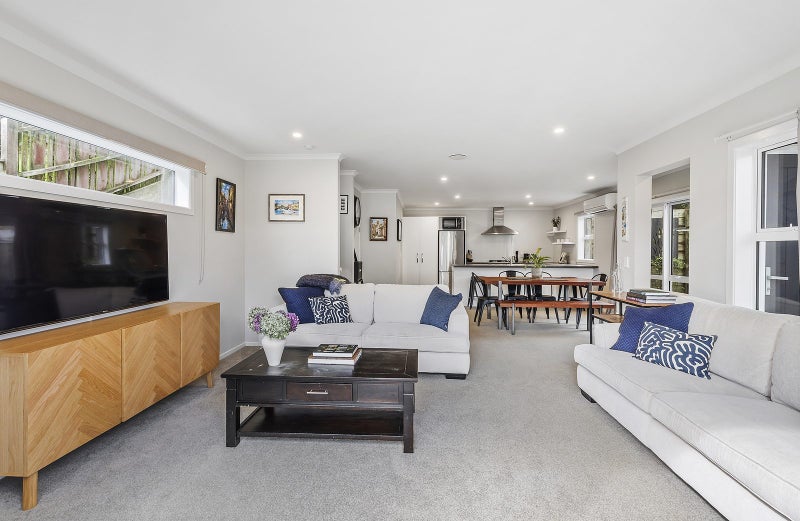 7/20 Glanmire Road, Newlands, Wellington - Carousel 2