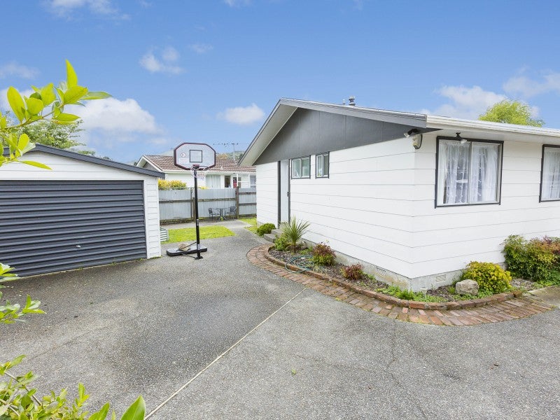 27B Shanly Street, Brown Owl, Upper Hutt - Carousel 1
