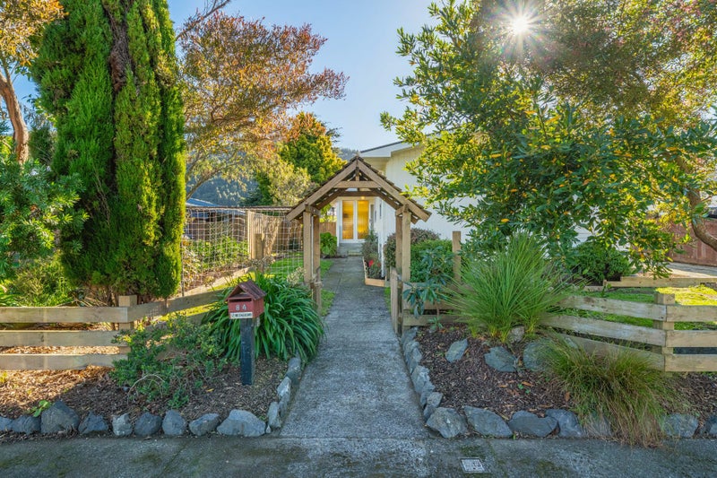 84 Pasadena Crescent, Totara Park, Upper Hutt - Carousel 2
