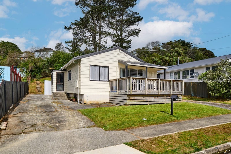 216 Sievers Grove, Cannons Creek, Porirua - Carousel 1
