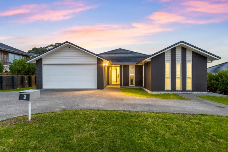 5 Te Aparangi Crescent, Papakura, Papakura - Carousel 1