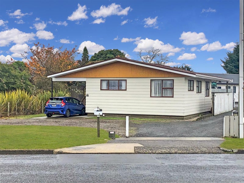 9 Robinson Avenue, Holdens Bay, Rotorua - Carousel 1