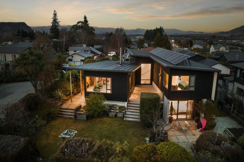 187 Stone Street, Wanaka - Carousel 1