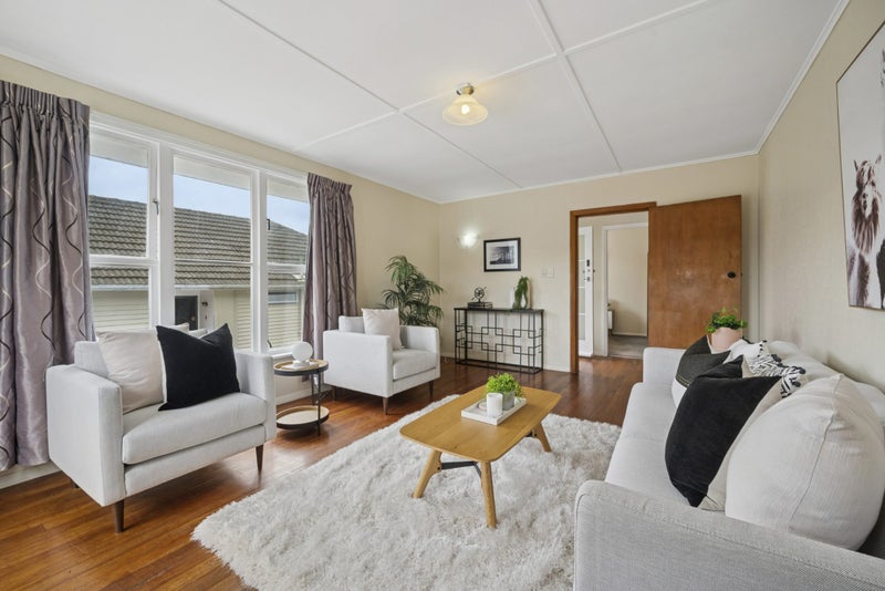 83 Taylor Terrace, Tawa, Wellington - Carousel 2