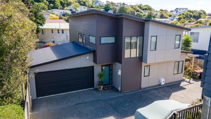 3B Hawtrey Terrace, Johnsonville, Wellington - Carousel 1