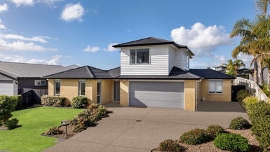 29 Defender Crescent, Beachlands, Auckland - Carousel 1