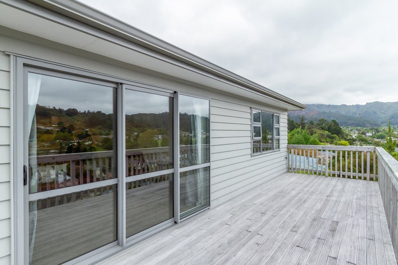 32 Speldhurst Grove, Stokes Valley, Lower Hutt - Carousel 1
