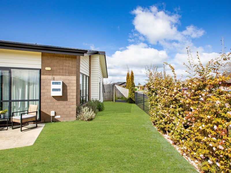 33B Saxbys Road, Glenview, Hamilton - Carousel 3