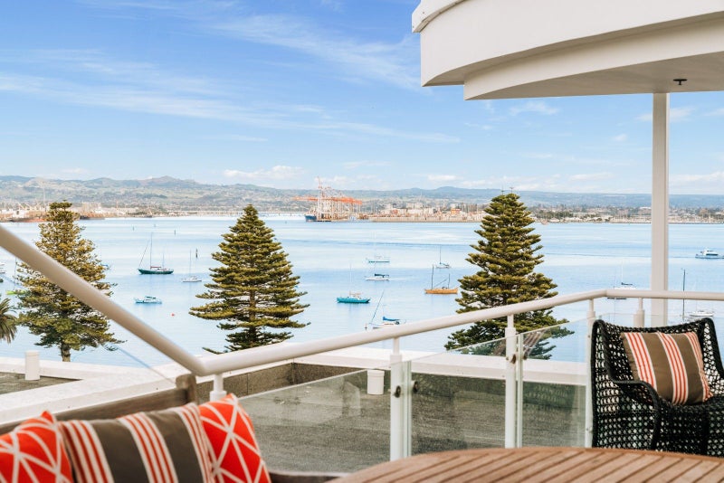 12 Maunganui Road, Mount Maunganui, Mount Maunganui - Carousel 1
