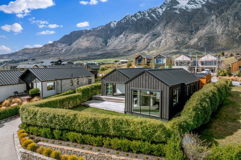 13 Falconer Rise, Jacks Point, Queenstown - Carousel 38