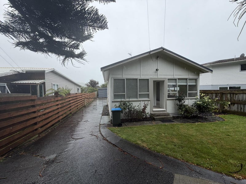 27A Paremata Crescent, Paremata, Porirua, Wellington - Carousel 1
