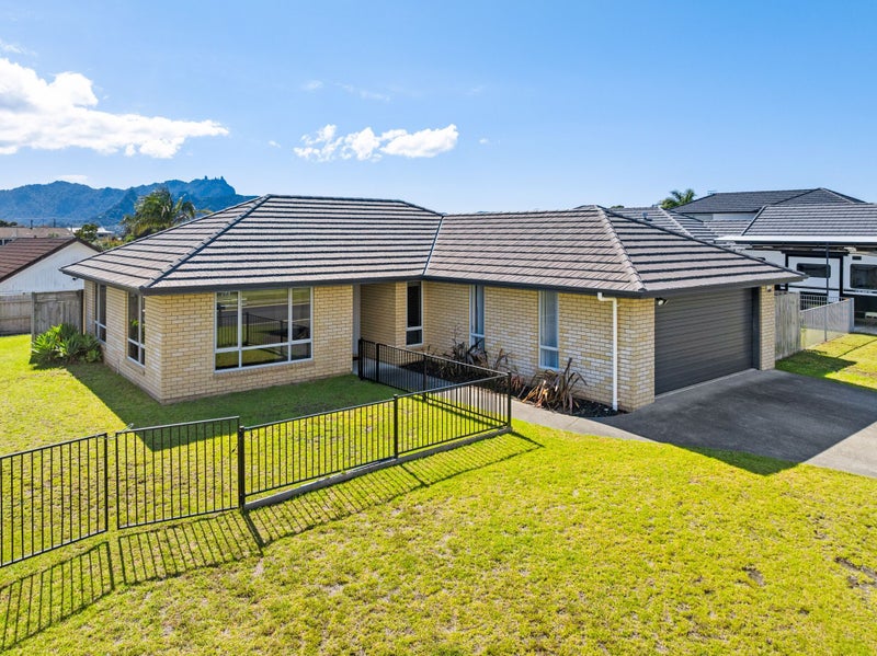 9 Finch Street, One Tree Point - Carousel 2