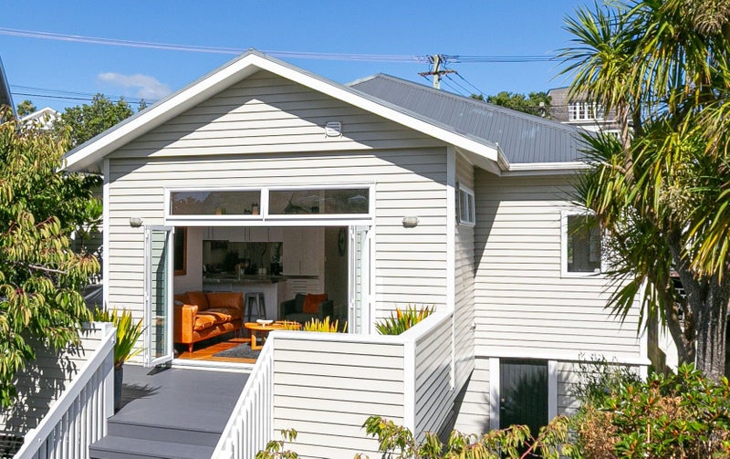 82 Waipapa Road, Hataitai, Wellington - Carousel 1