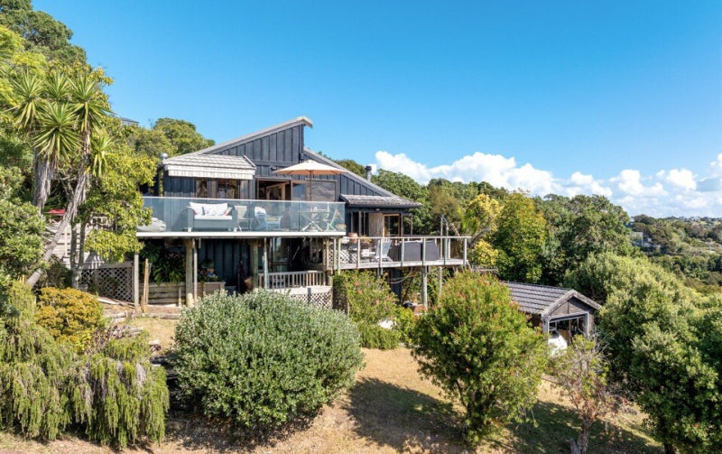 21 Great Barrier Road, Enclosure Bay, Waiheke Island, Auckland - Carousel 2