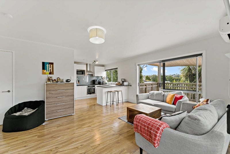 2/247 Wairau Road, Totara Vale, Auckland - Carousel 2