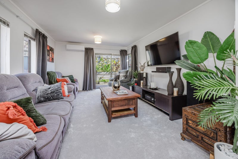 2/8 Lochend Place, Highland Park, Manukau City, Auckland - Carousel 2