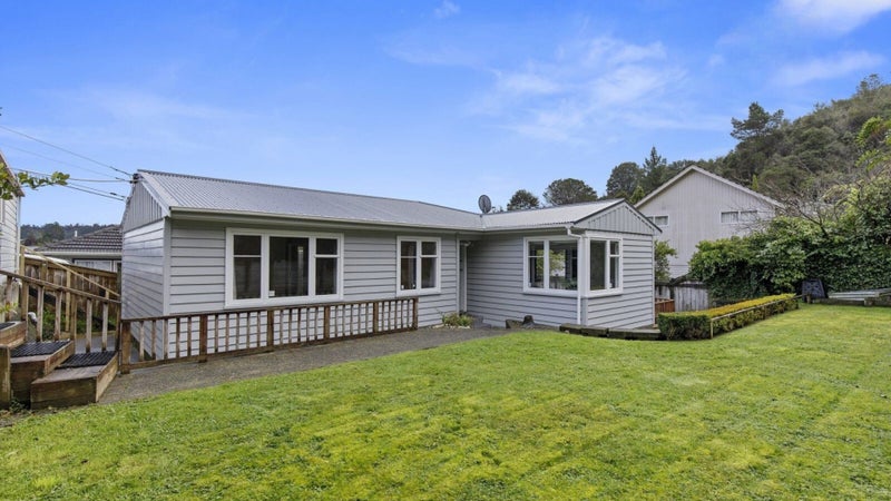 26 Lowry Crescent, Stokes Valley, Lower Hutt - Carousel 1