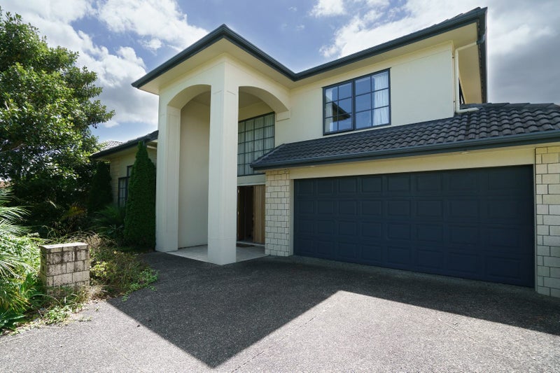 8 Maybole Drive, Flat Bush, Auckland - Carousel 1