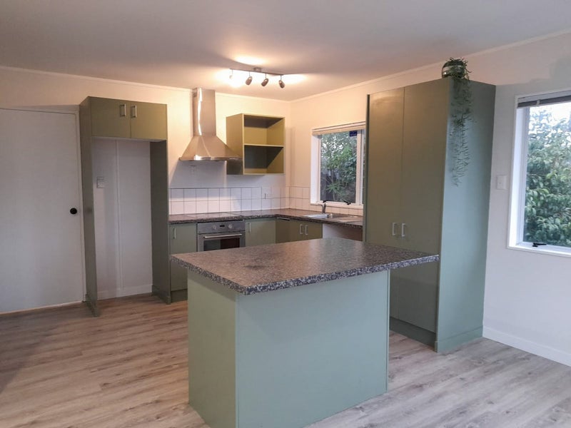 2/51 Fruitvale Road, New Lynn, Auckland - Carousel 2