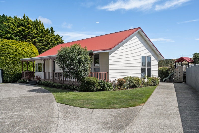 8 Salem Court, Churton Park, Wellington - Carousel 1